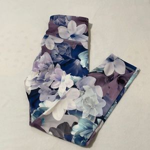 Old Navy Elevate Flower Leggings